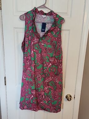 Crown & Ivy Sleeveless Paisley Shift Dress - Green & Pink